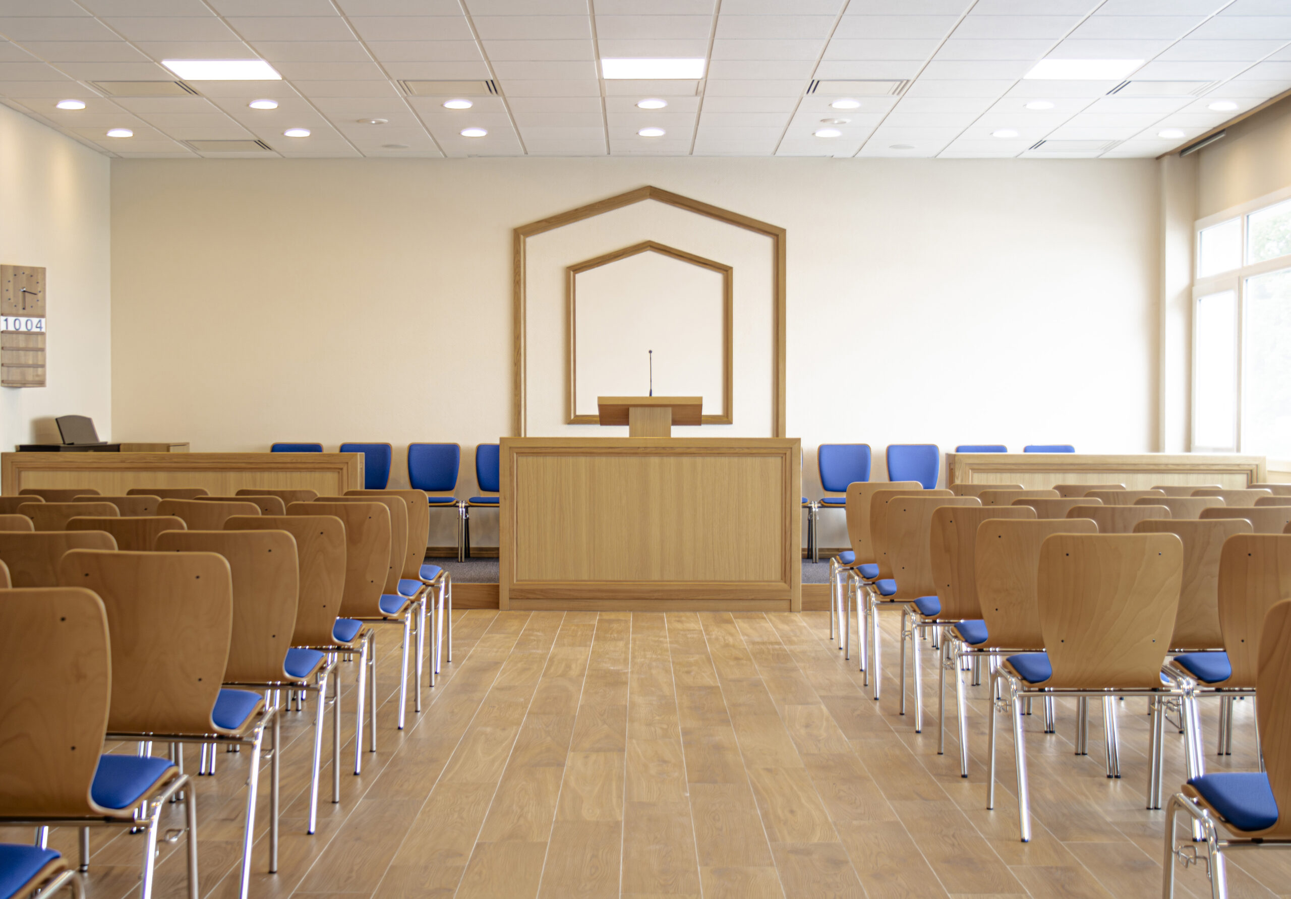 Aménagement d'une église dans un bâtiment existant